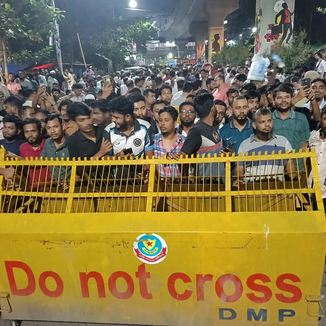 Police cordon off Shahbagh as crowds gather amid Ducsu vote counting